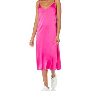 The drop size medium NWT Elegant Pink Slip Dress